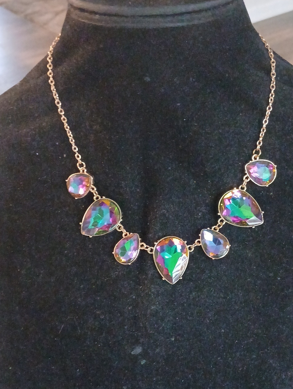 Iridescent Teardrop Statement Necklace - Gold Tone
